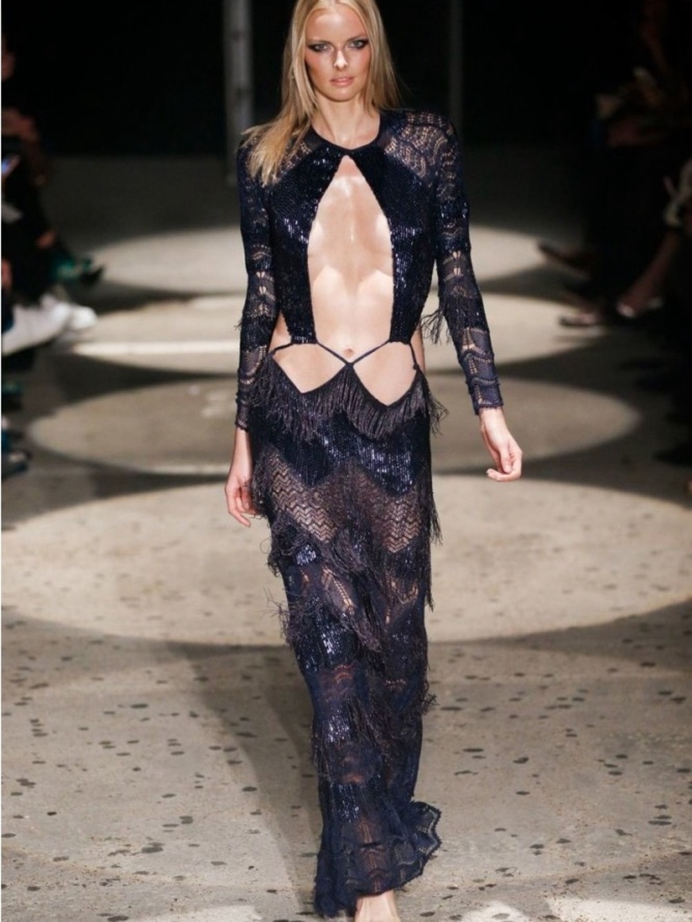 JULIEN MACDONALD SPRING/SUMMER 2018 LOOK 30 CUTOUT OPEN BACK GOWN